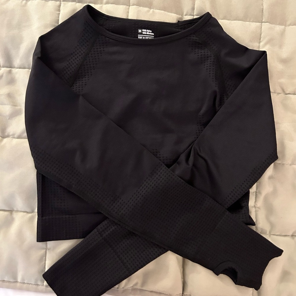 Cropped Black Long Sleeve Active Top